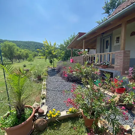 Illesek Portaja Apartmán *